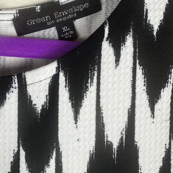 GREEN ENVELOPE SLEEVELESS TOP - Picture 4 of 6